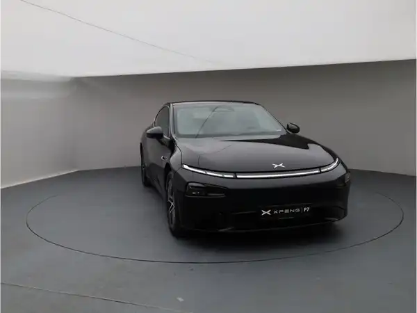 XPENG P7 (9/30)