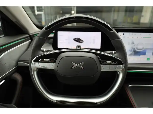 XPENG P7 (14/25)
