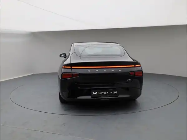 XPENG P7 (5/25)